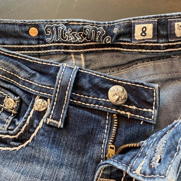 Miss Me Girl Jeans size 8 Denim with Rhinestones on Back Pockets Great Condition - Picture 6 of 10